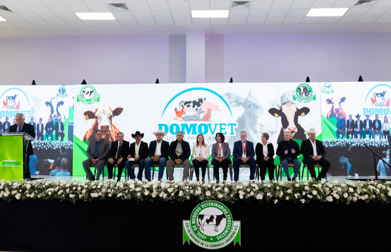 Congreso Futuro Ganadero con escenario, audio e iluminación producidos por ASATEC